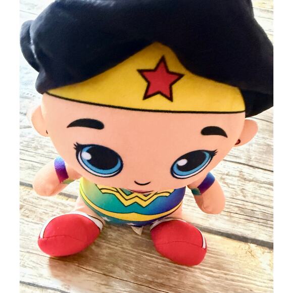 WONDER WOMEN PLUSH TOY - Picture 4 of 7